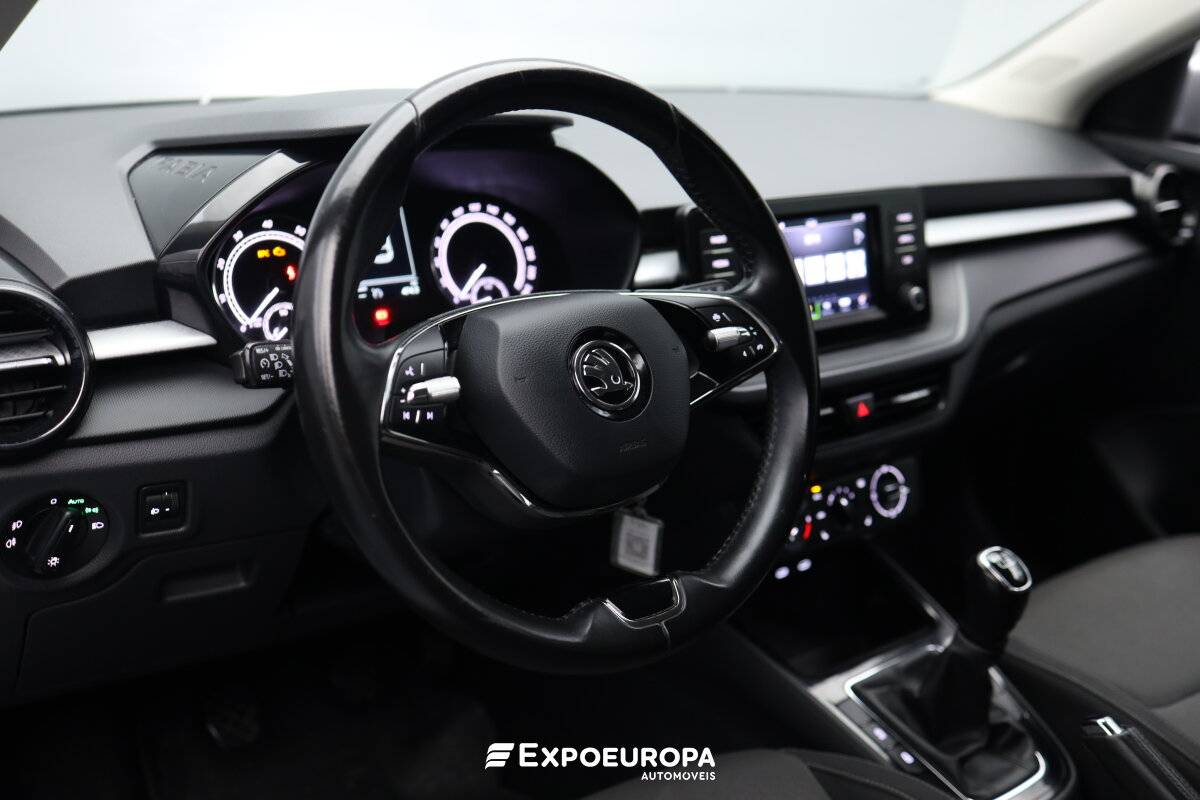 skoda-fabia-2023-gasolina-999cc