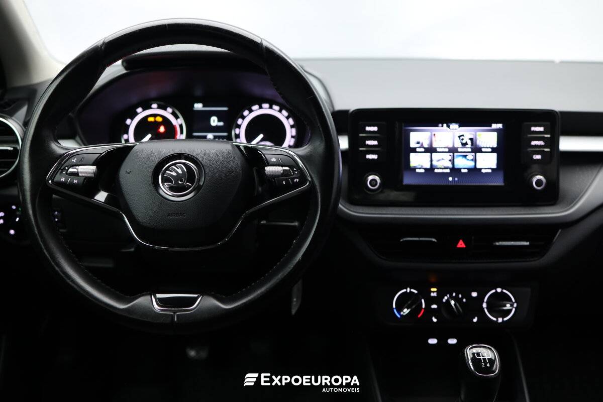 skoda-fabia-2023-gasolina-999cc