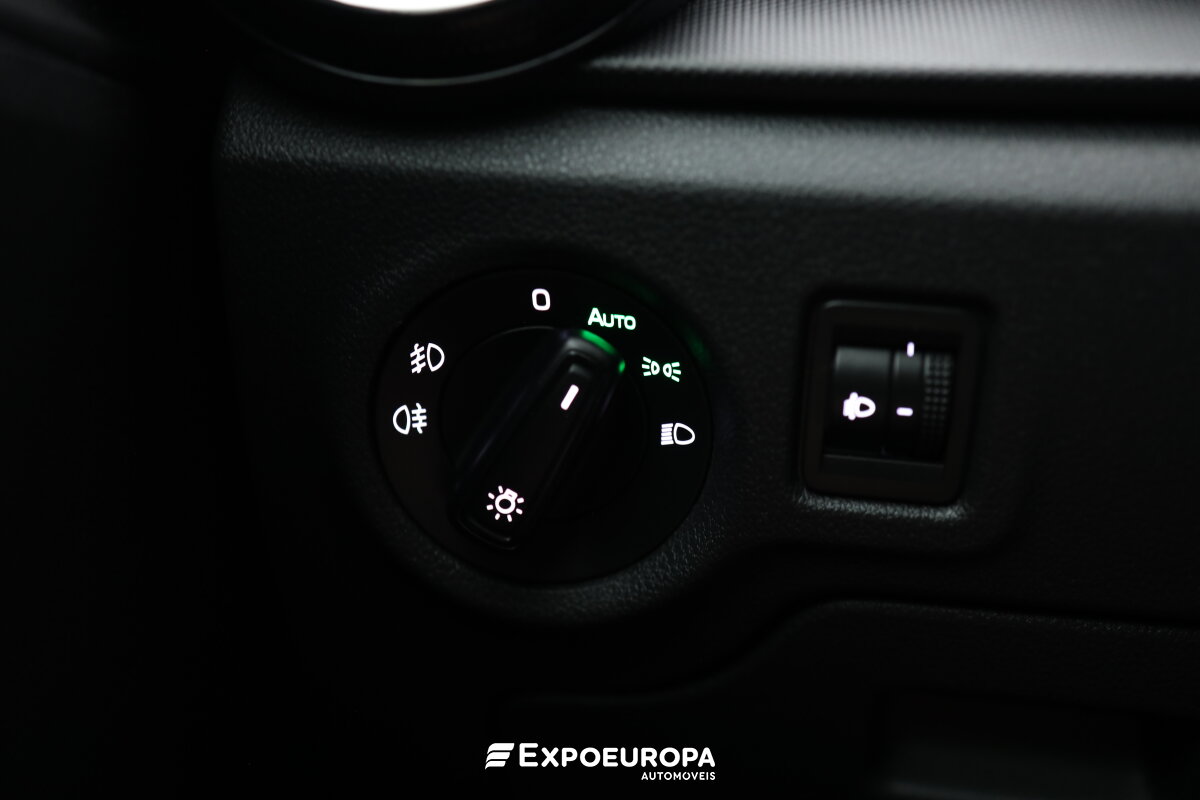 skoda-fabia-2023-gasolina-999cc
