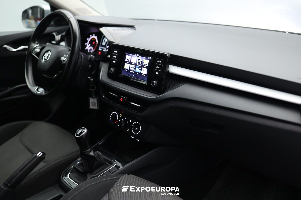 skoda-fabia-2023-gasolina-999cc