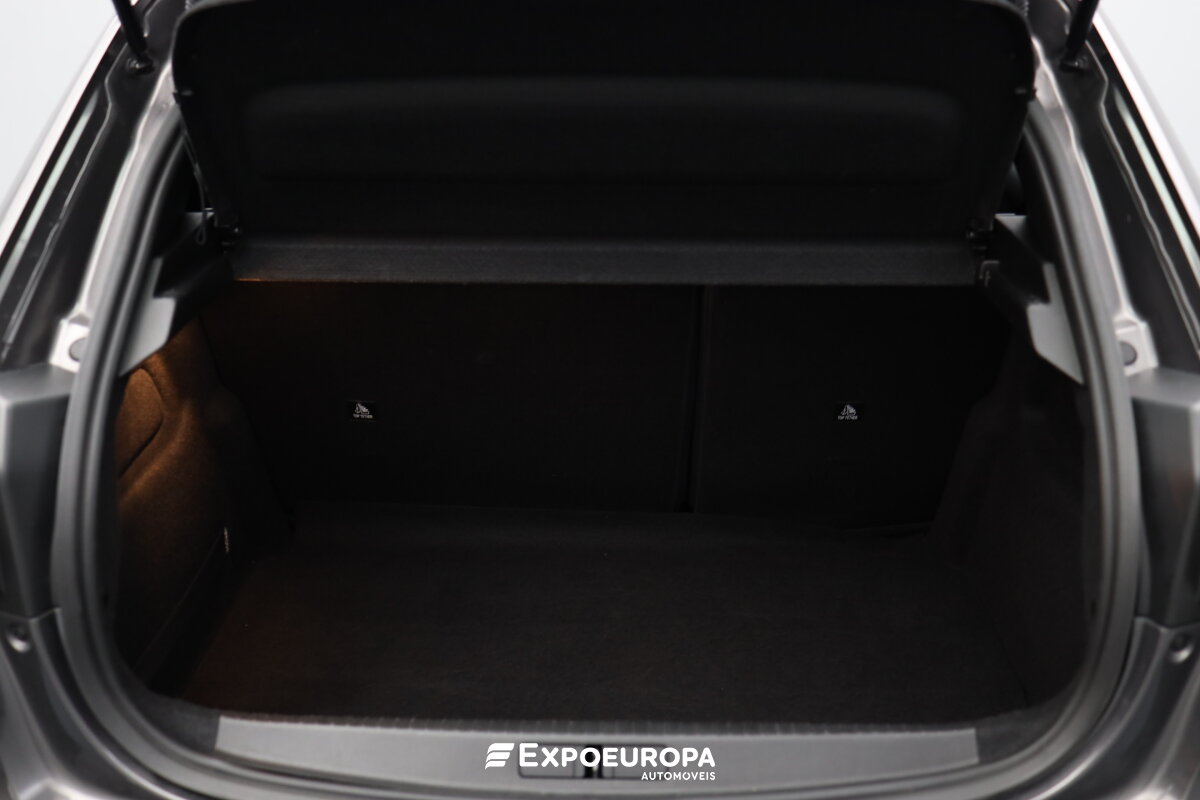 peugeot-208-2023-diesel-1499cc