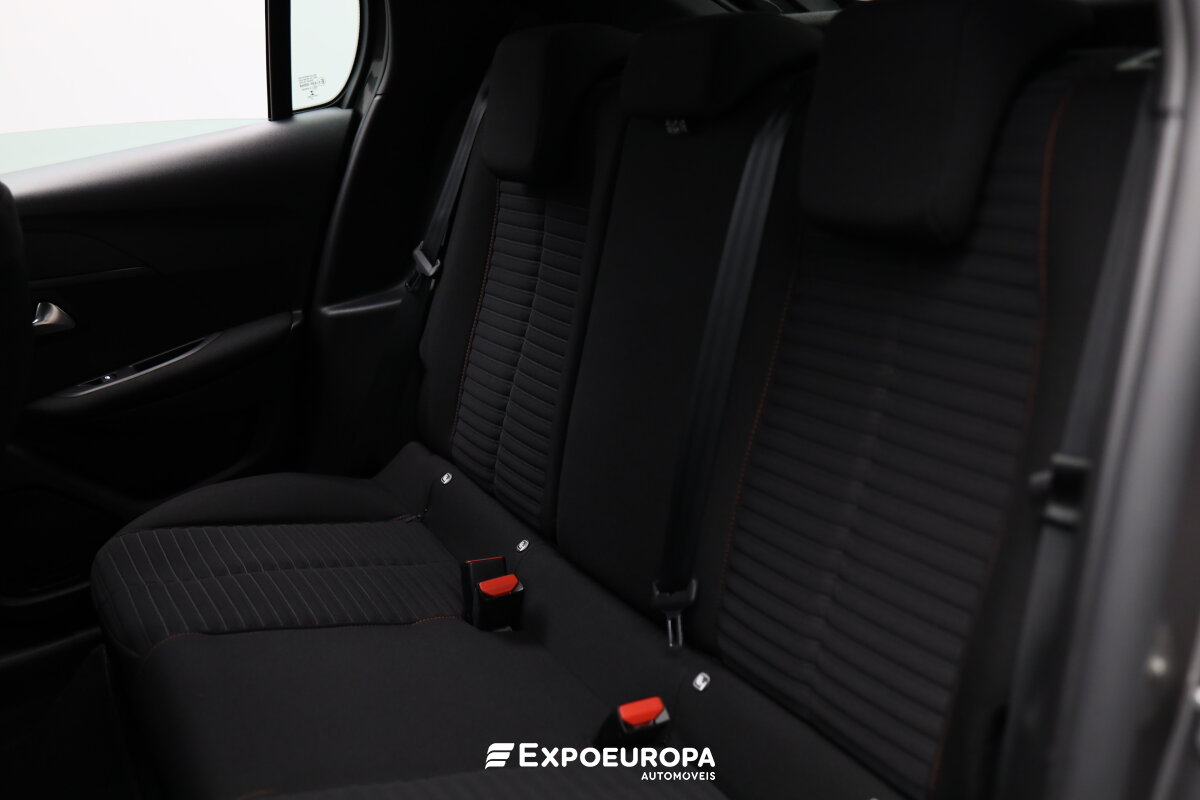 peugeot-208-2023-diesel-1499cc