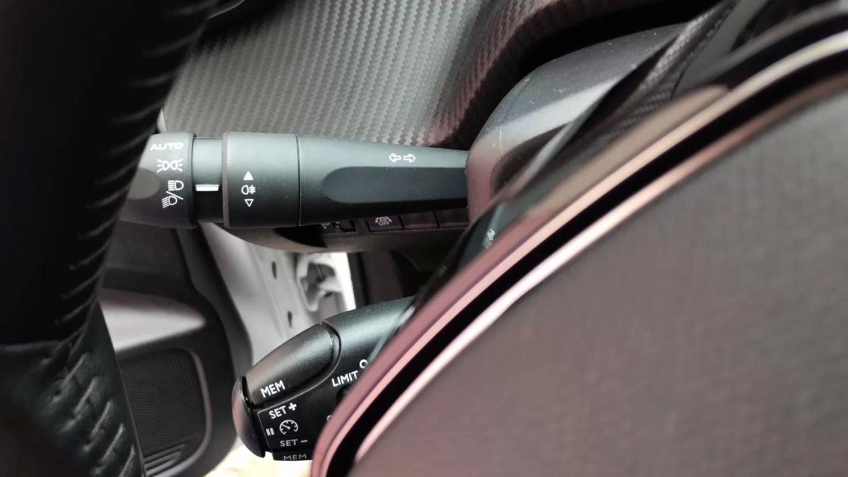 peugeot-208-2022-gasolina-1199cc