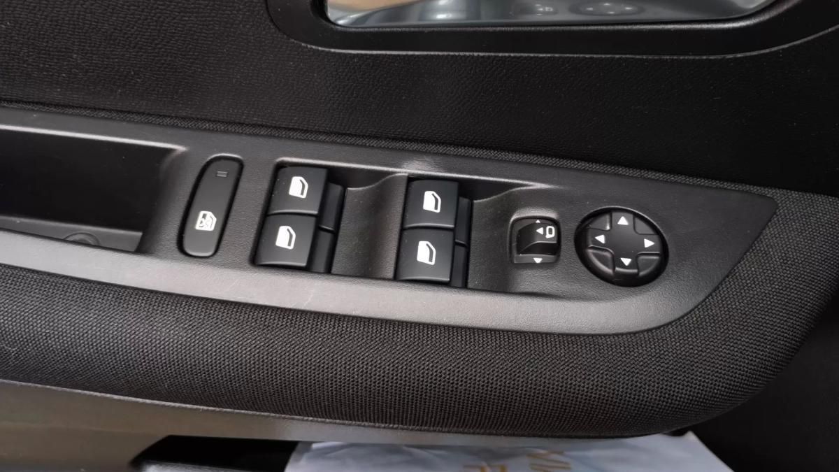 peugeot-208-2022-gasolina-1199cc