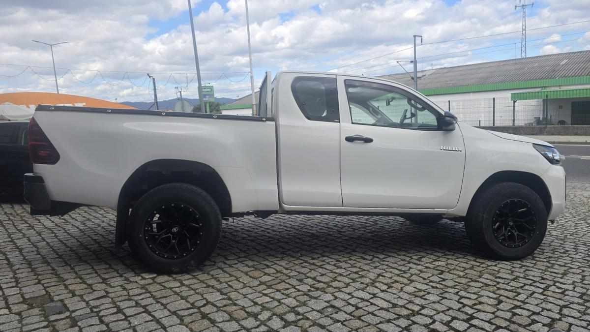 toyota-hilux-2-4-4wd-2021-diesel-2393cc