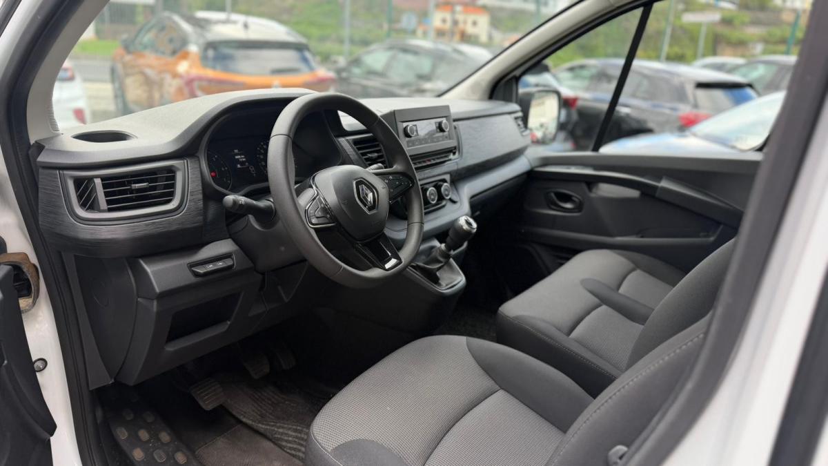renault-trafic-2023-diesel-1997cc