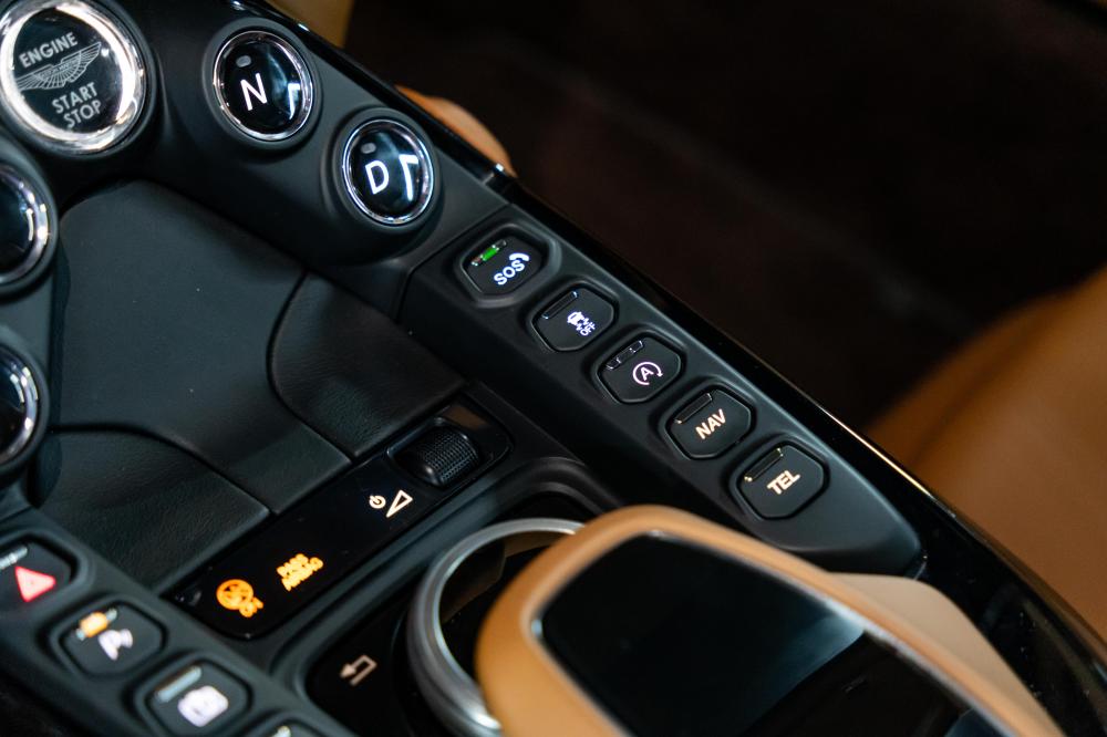 aston-martin-vantage-roadster-2021-gasolina-3982cc