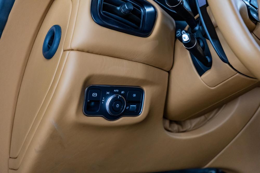 aston-martin-vantage-roadster-2021-gasolina-3982cc