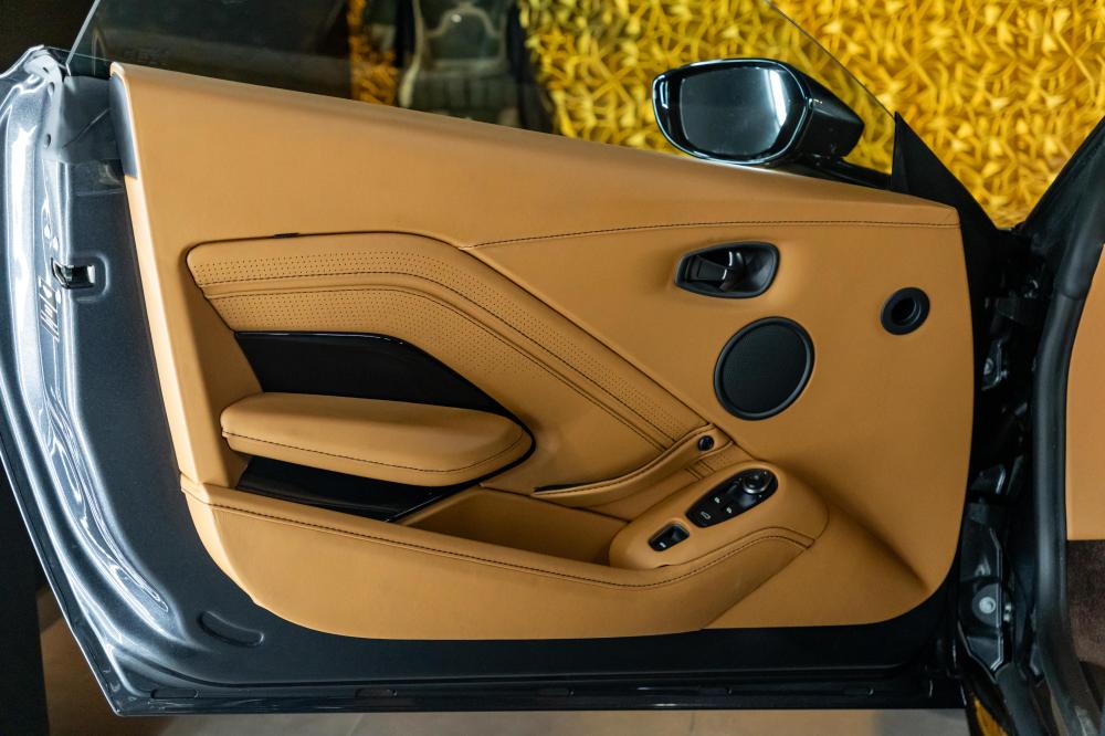 aston-martin-vantage-roadster-2021-gasolina-3982cc