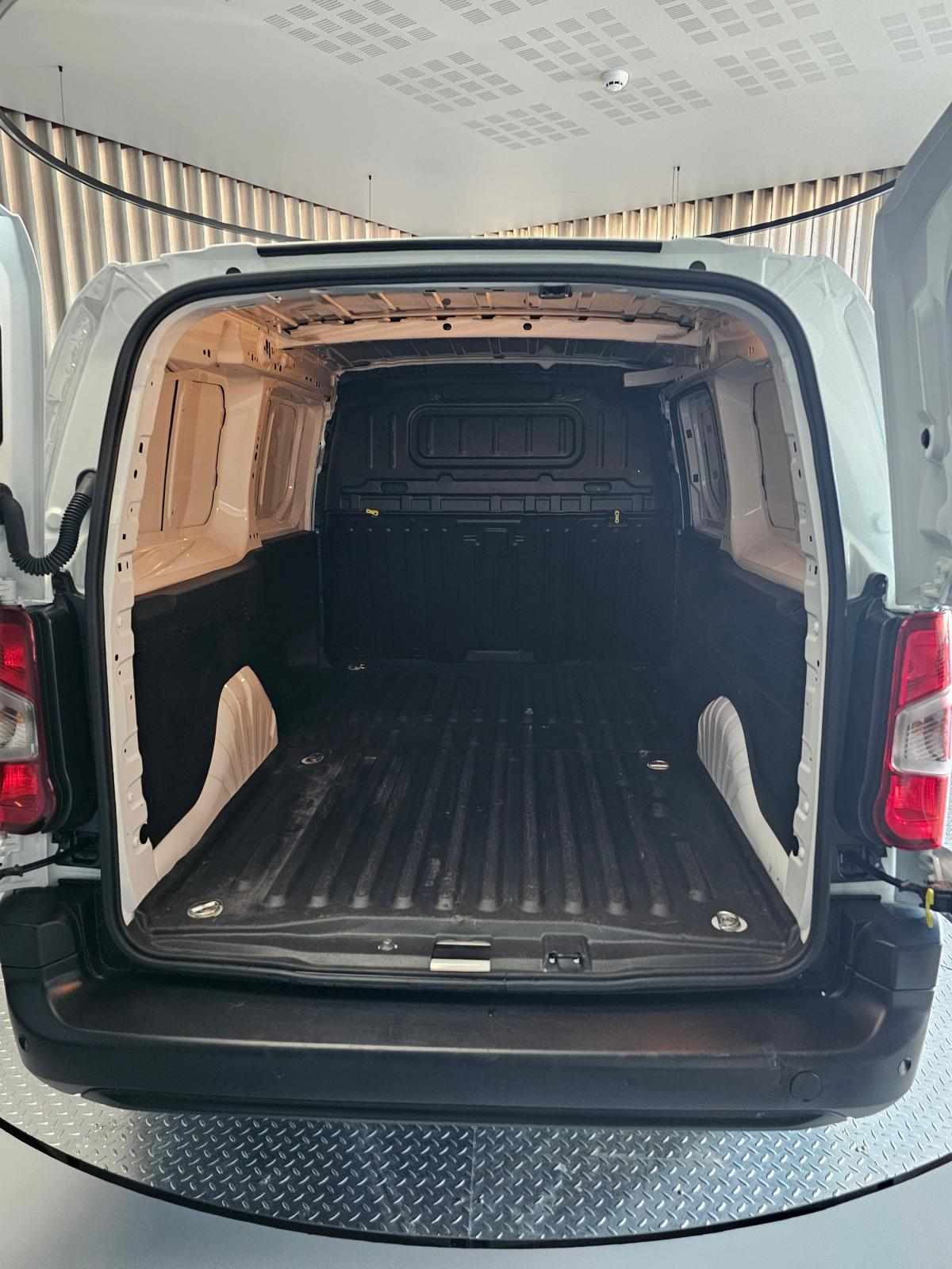 citroen-berlingo-2025-diesel-1499cc