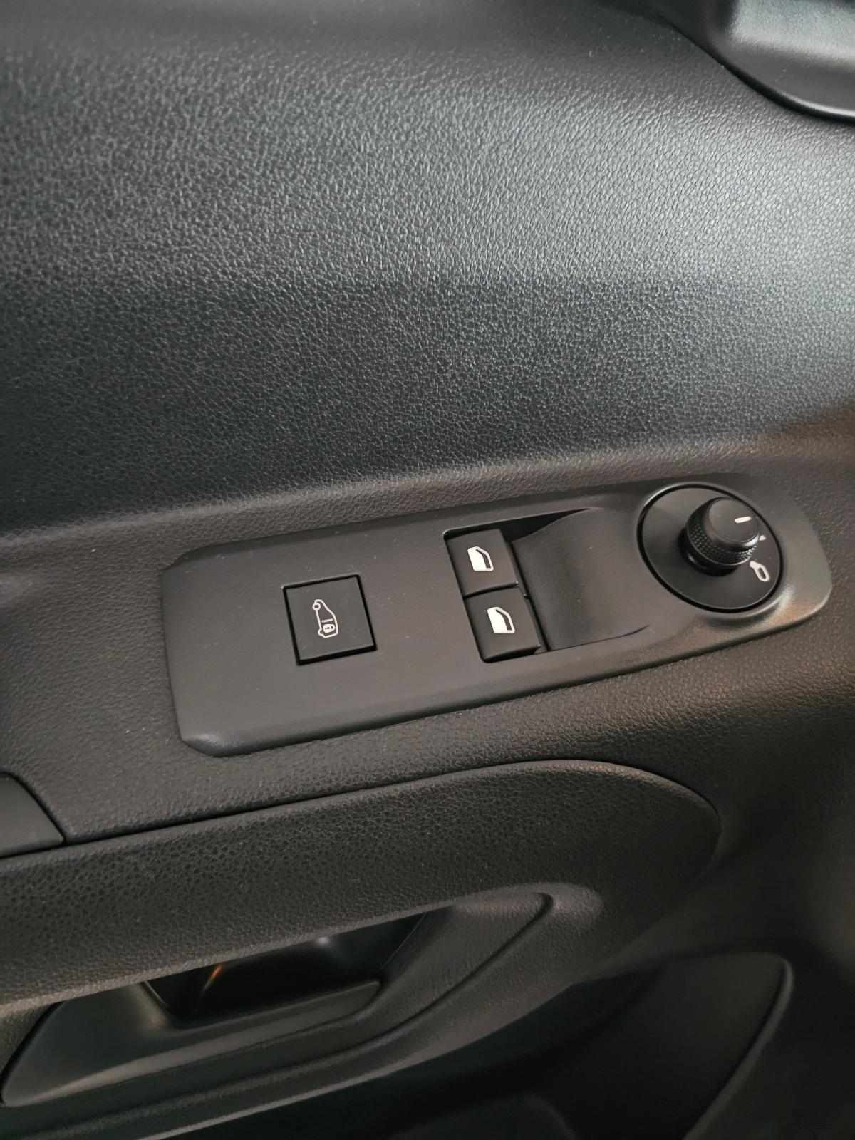 citroen-berlingo-2025-diesel-1499cc