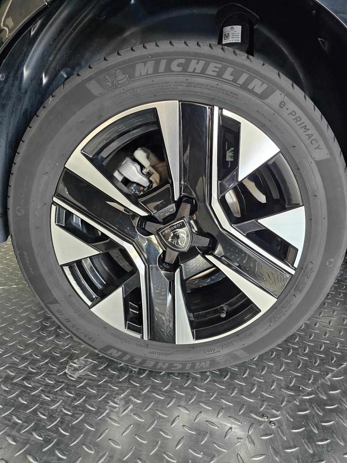 peugeot-208-2025-gasolina-1199cc