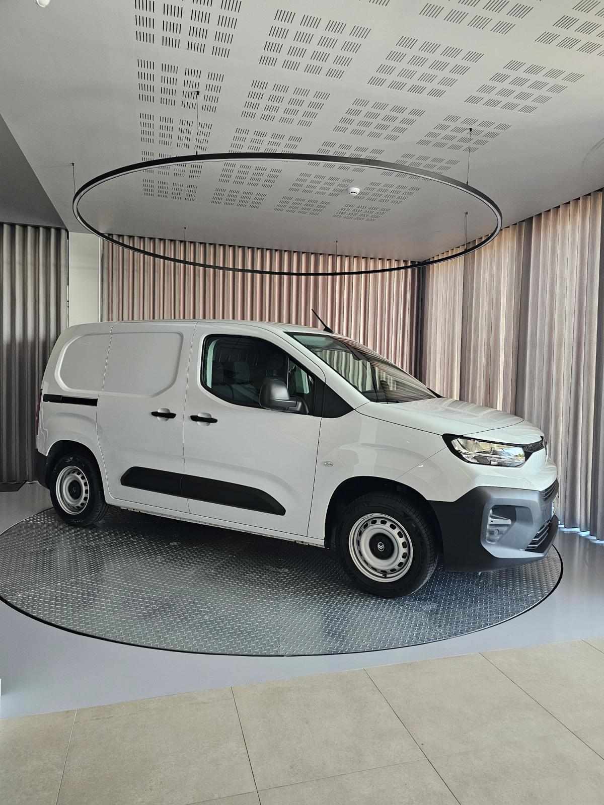 citroen-berlingo-2025-diesel-1499cc