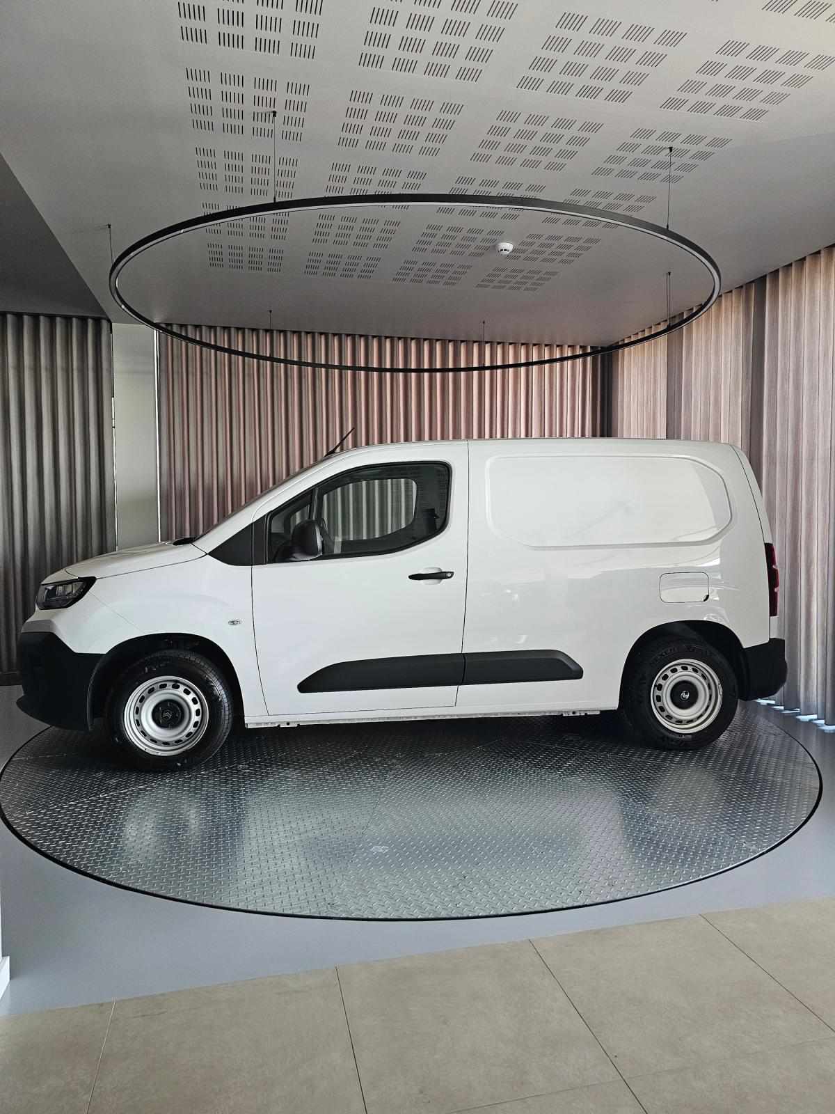 citroen-berlingo-2025-diesel-1499cc