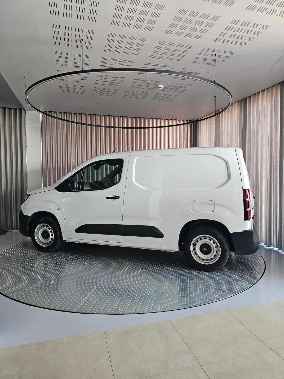 citroen-berlingo-2025-diesel-1499cc