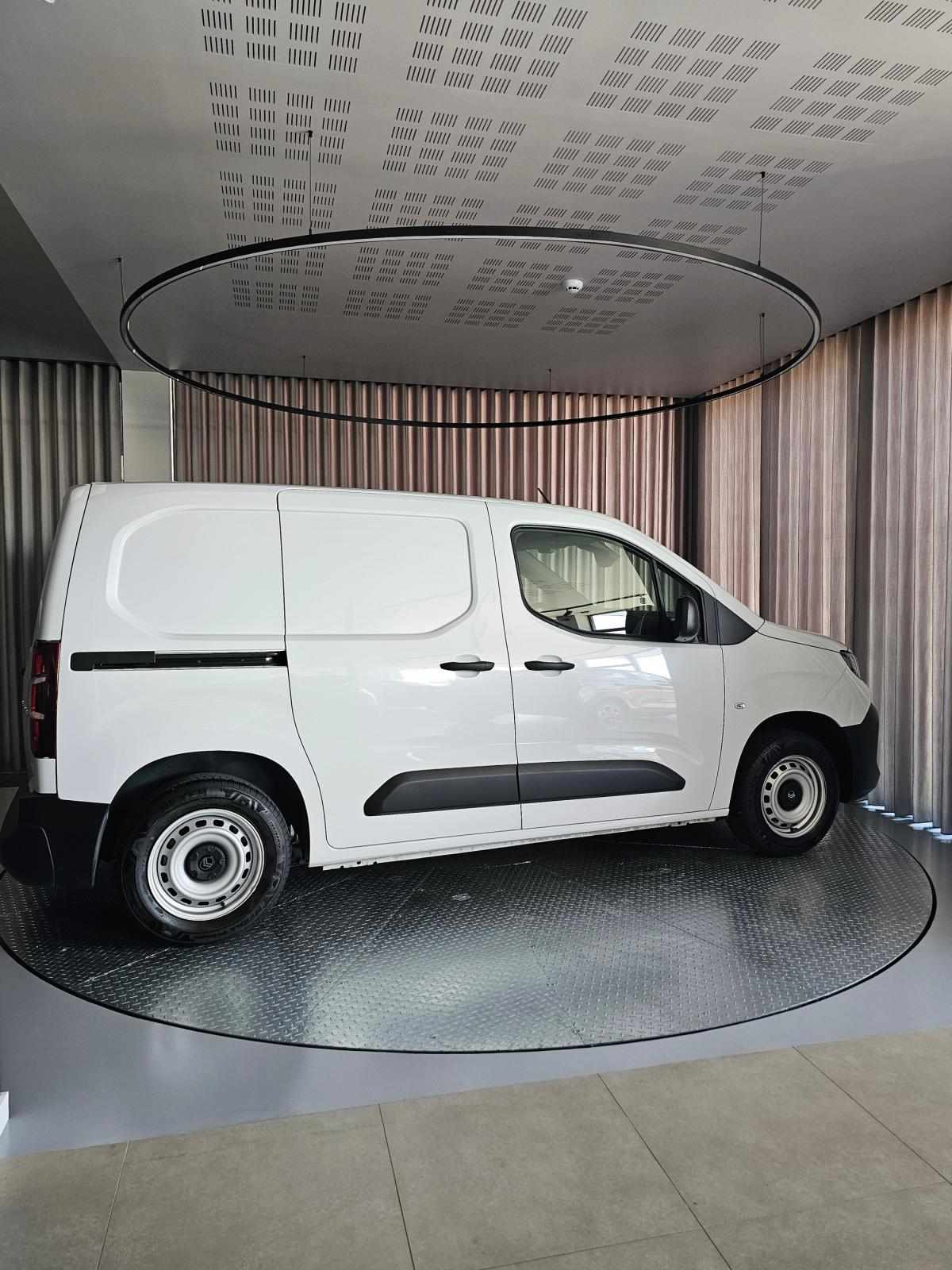 citroen-berlingo-2025-diesel-1499cc