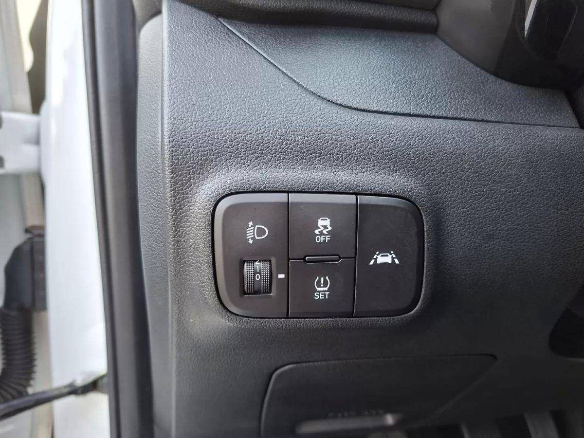 hyundai-i10-2023-gasolina-998cc