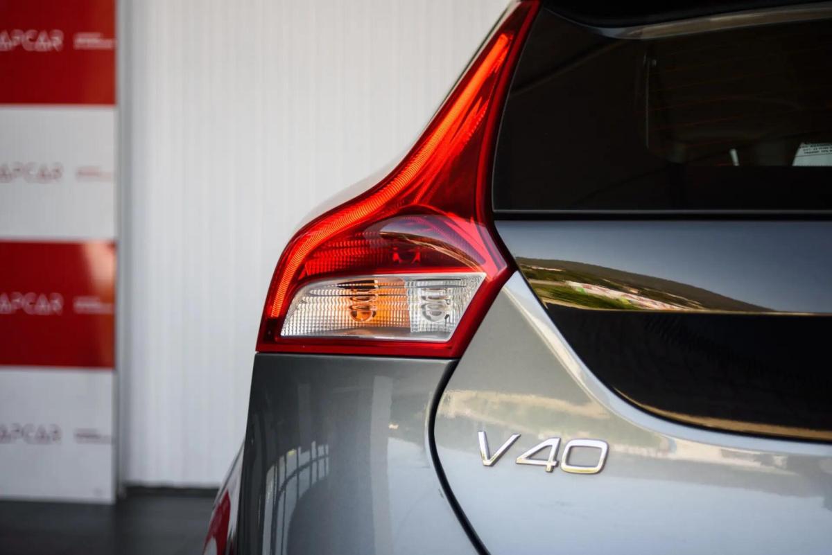 volvo-v40-2018-gasolina-1498cc