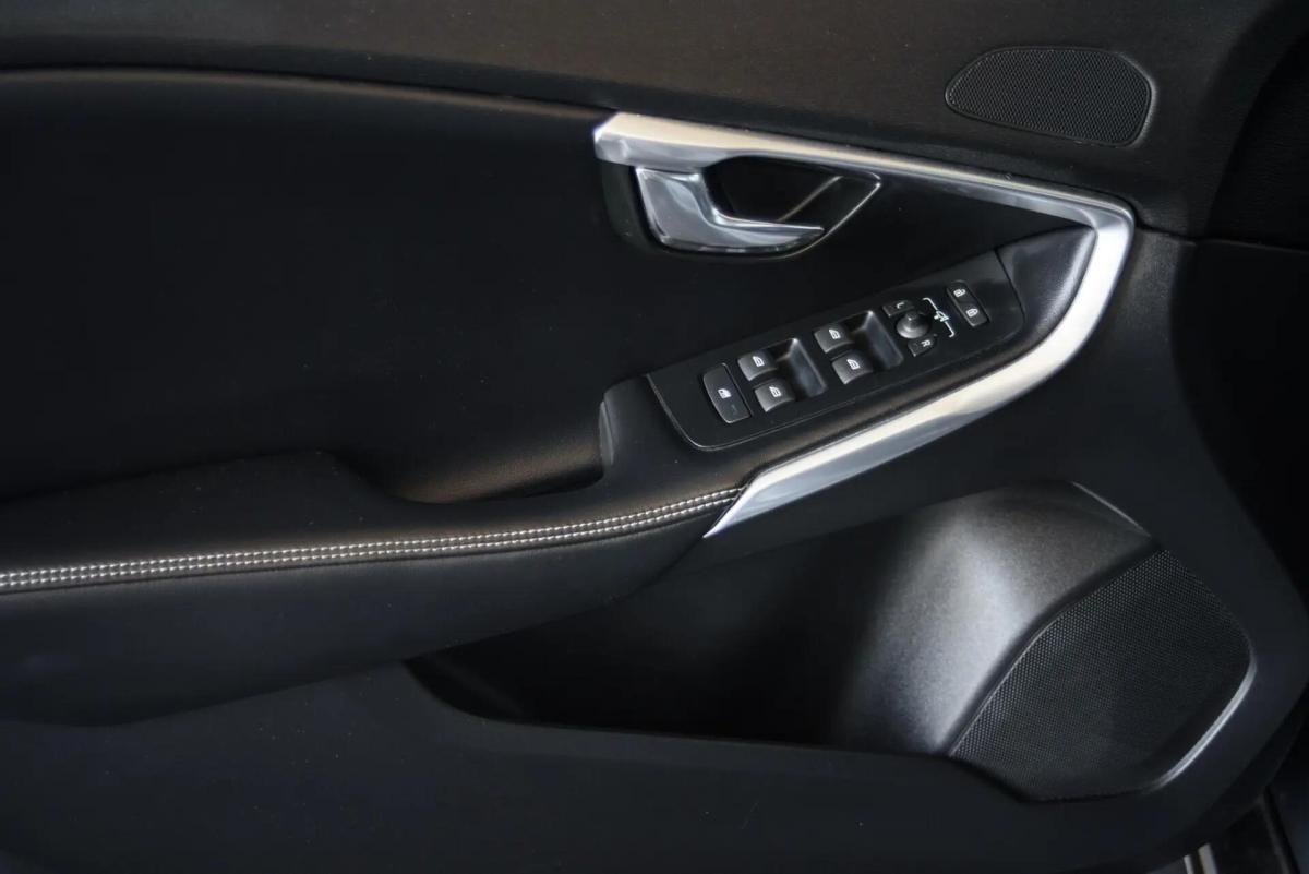 volvo-v40-2018-gasolina-1498cc