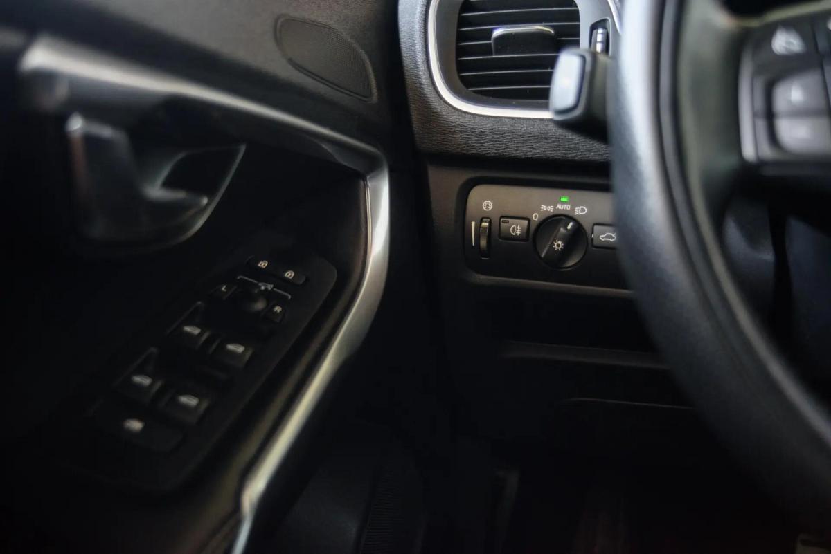 volvo-v40-2018-gasolina-1498cc