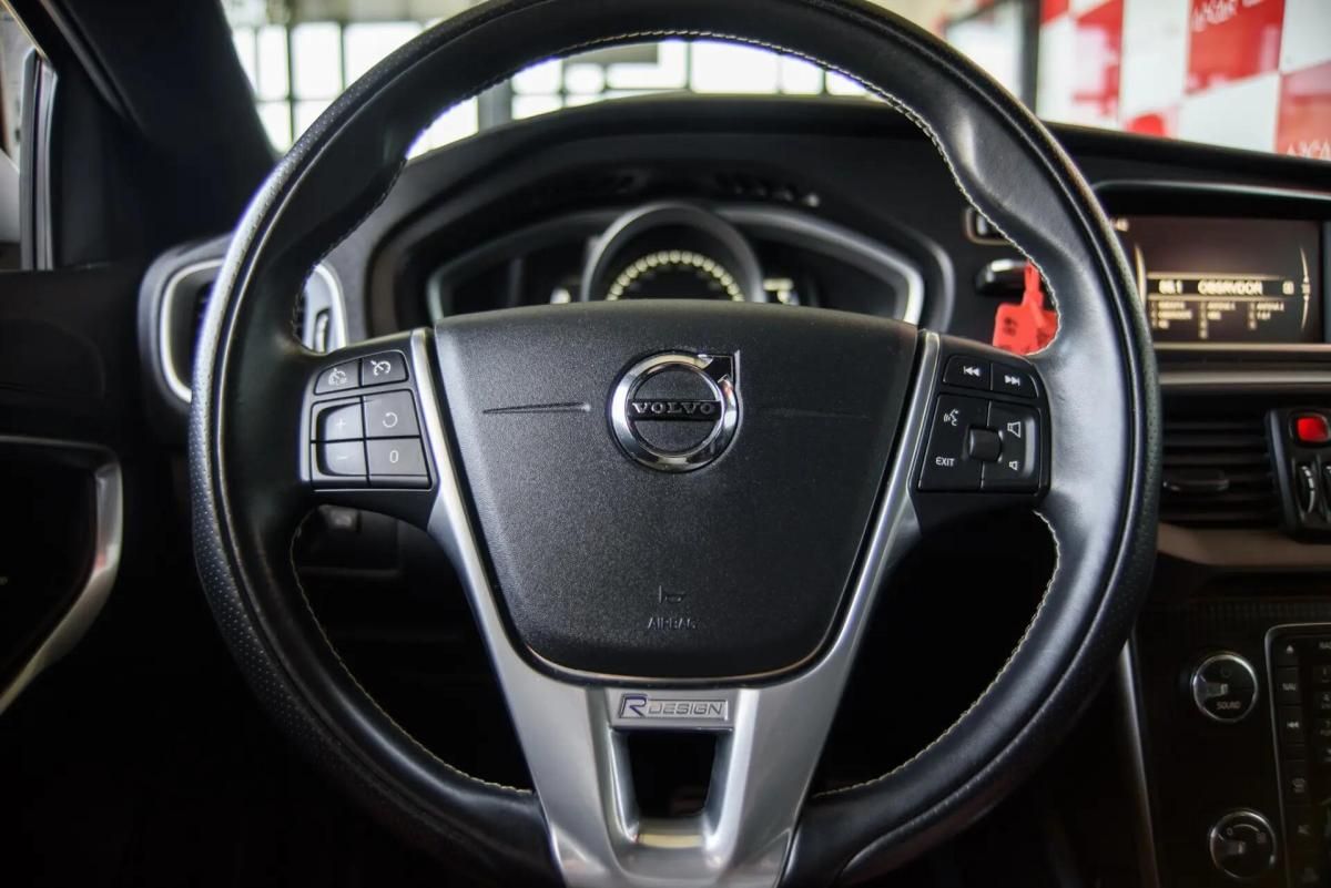 volvo-v40-2018-gasolina-1498cc