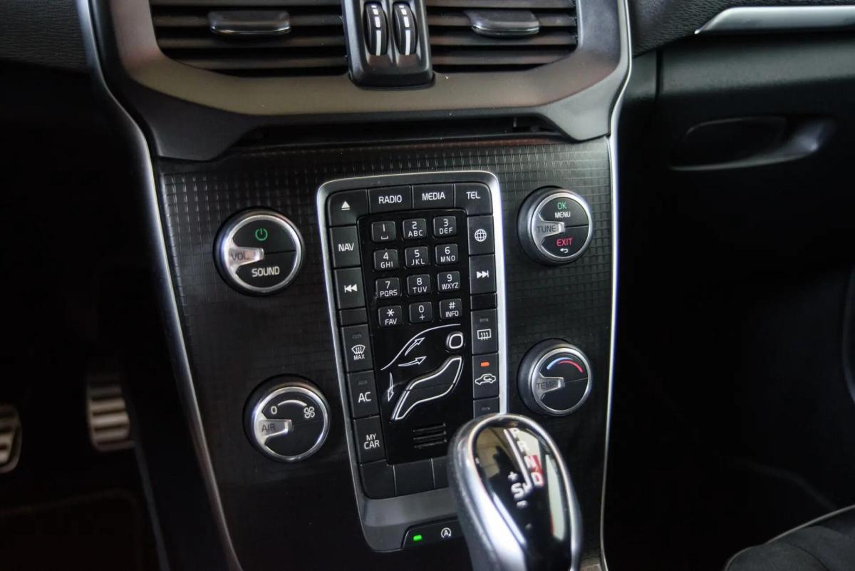 volvo-v40-2018-gasolina-1498cc