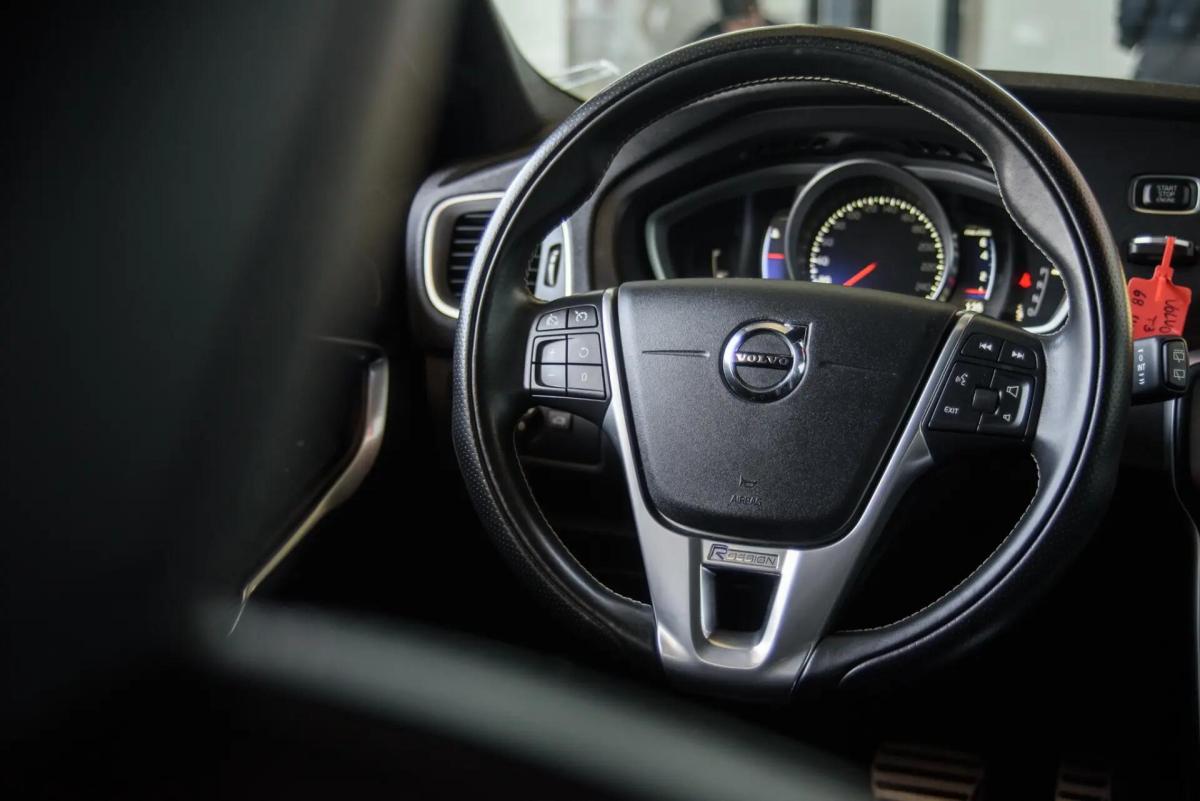 volvo-v40-2018-gasolina-1498cc