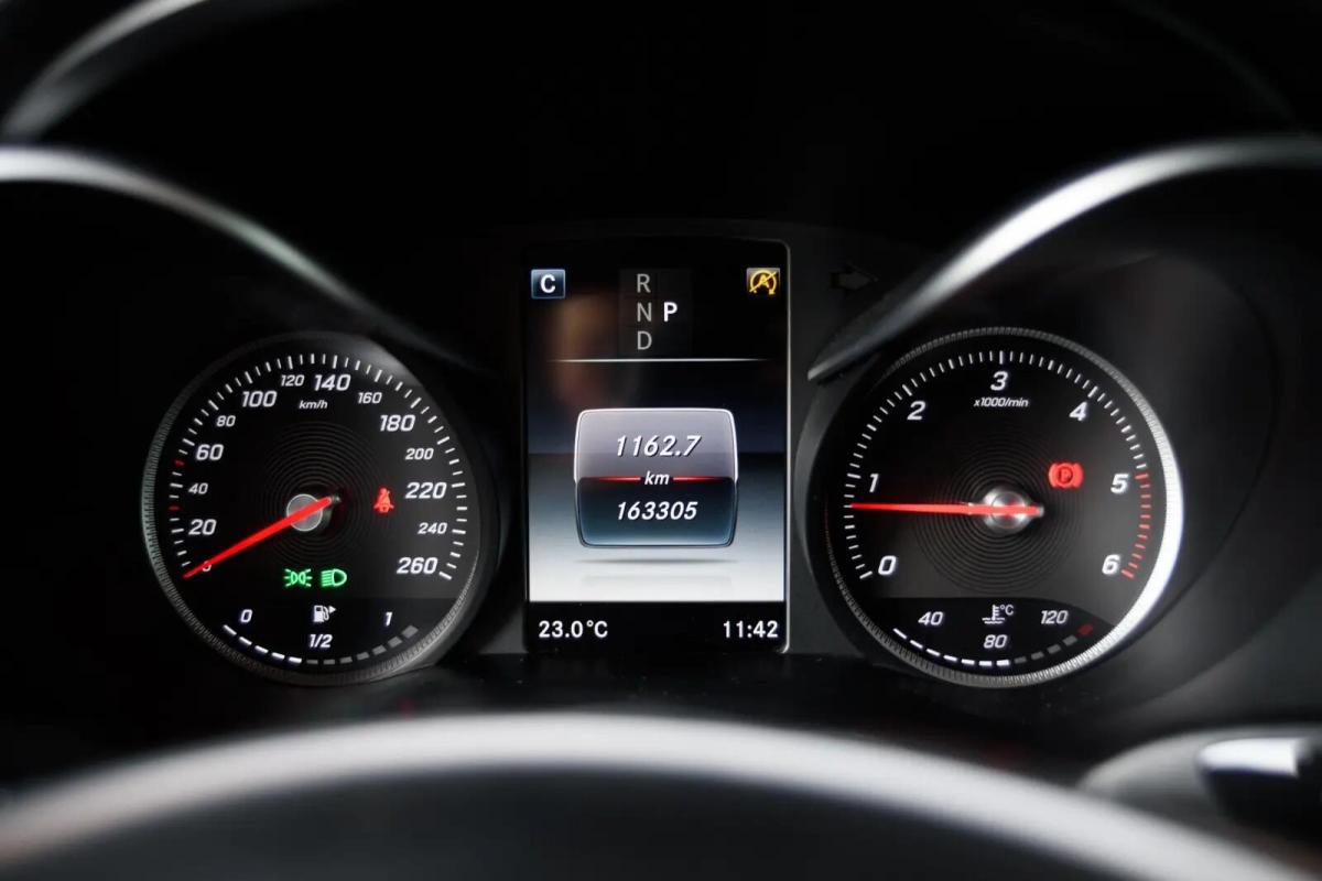 mercedes-benz-glc-250-d-4matic-2015-diesel-2143cc