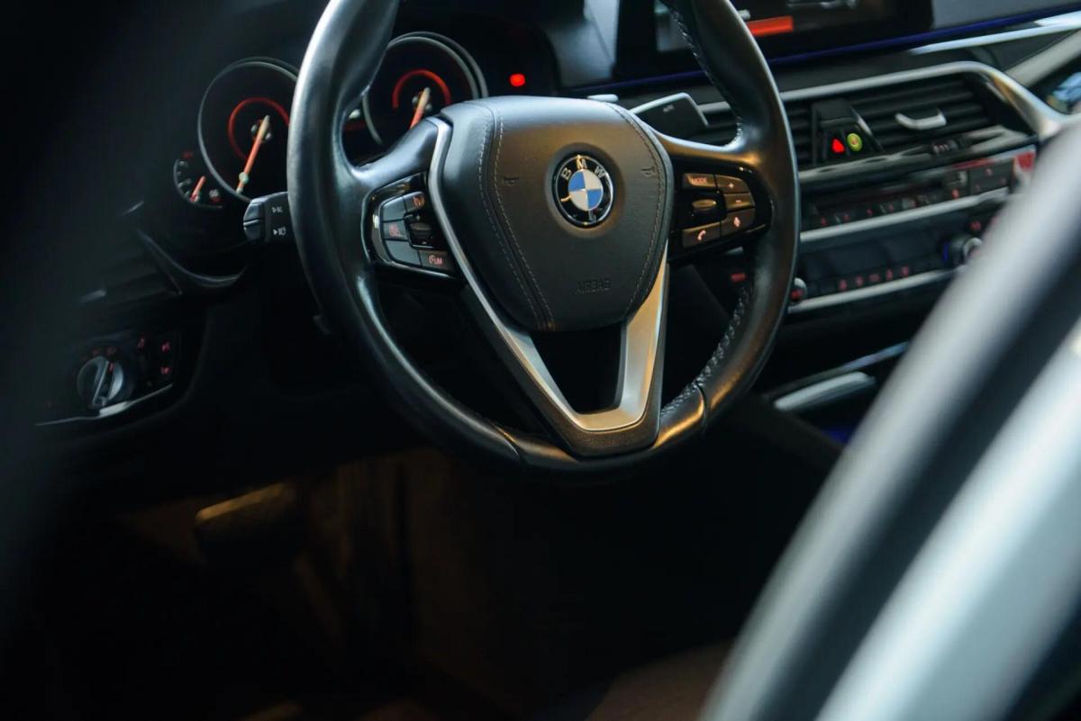 bmw-serie-5-2018-hibrido-a-gasolina-1998cc
