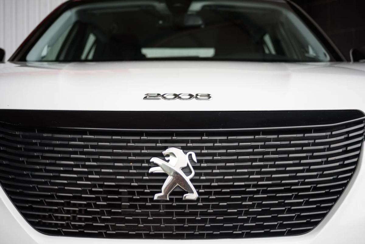 peugeot-2008-2021-gasolina-1199cc