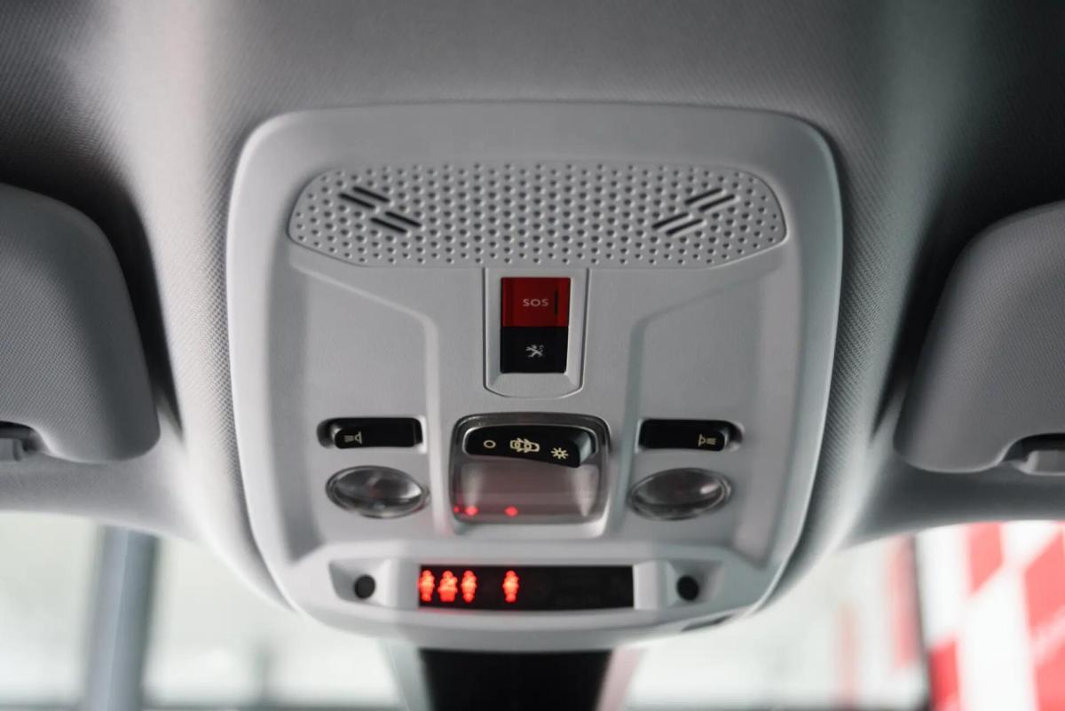 peugeot-2008-2021-gasolina-1199cc
