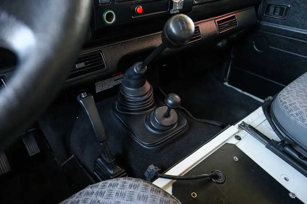 land-rover-defender-2007-diesel-2495cc