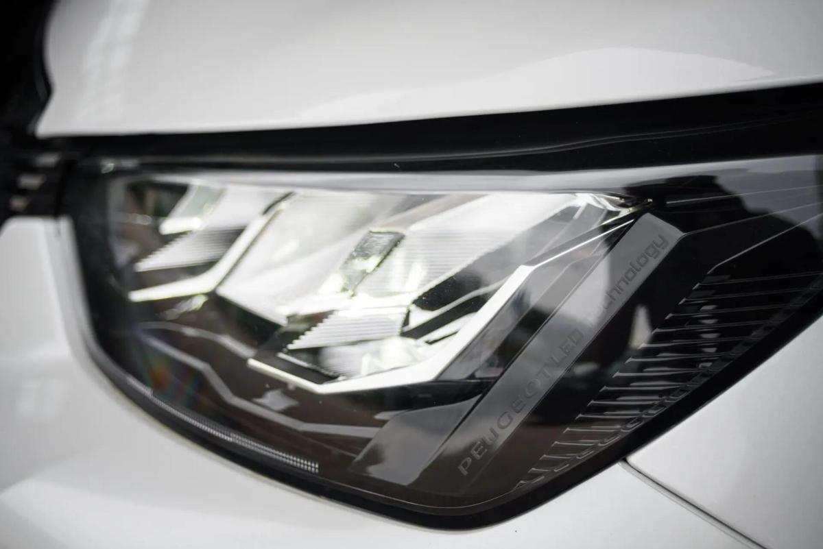 peugeot-2008-2023-gasolina-1199cc