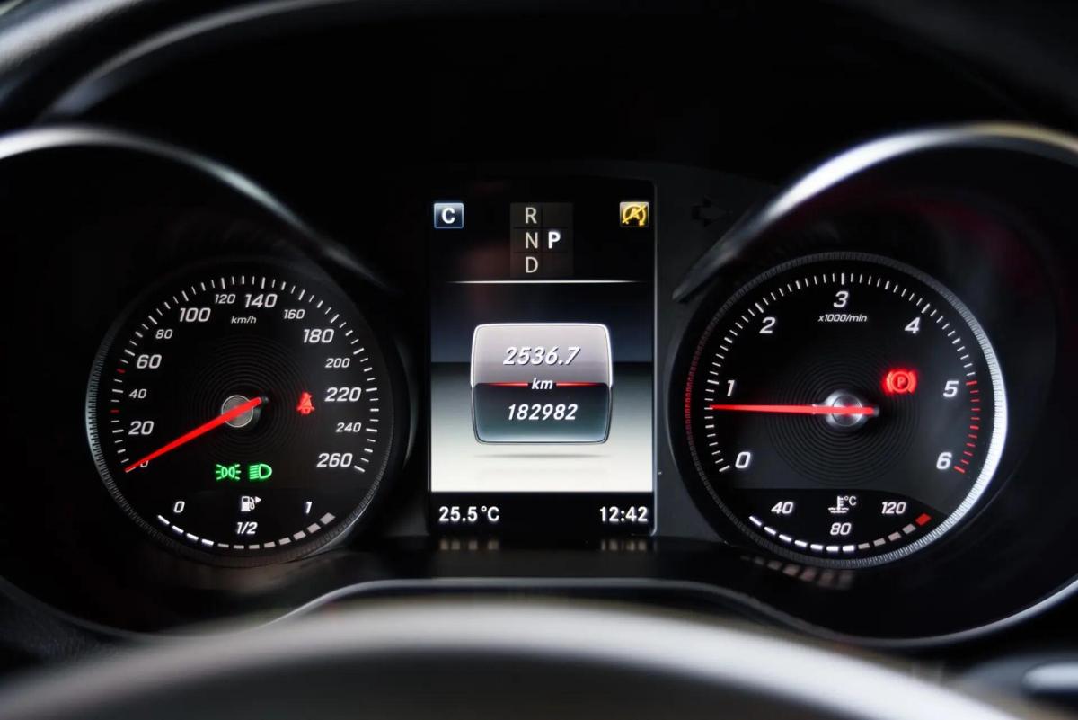 mercedes-benz-glc-250-4matic-2015-diesel-2143cc