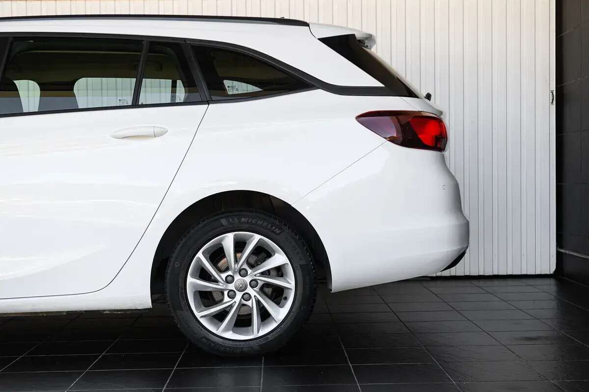 opel-astra-sport-tourer-2018-diesel-1598cc