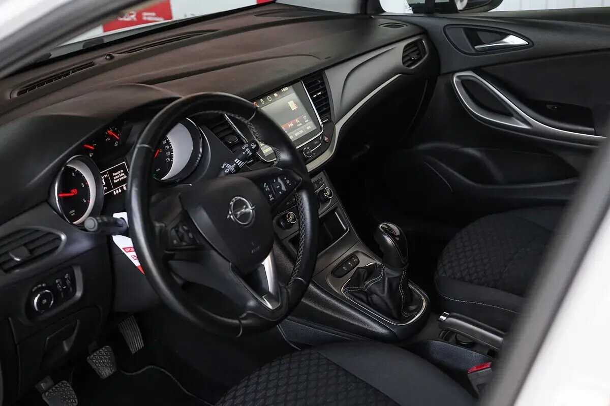 opel-astra-sport-tourer-2018-diesel-1598cc