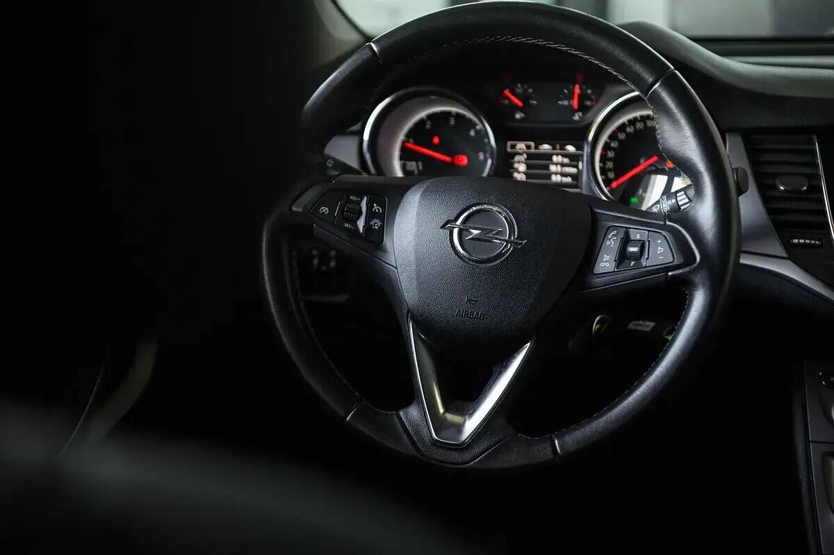 opel-astra-sport-tourer-2018-diesel-1598cc