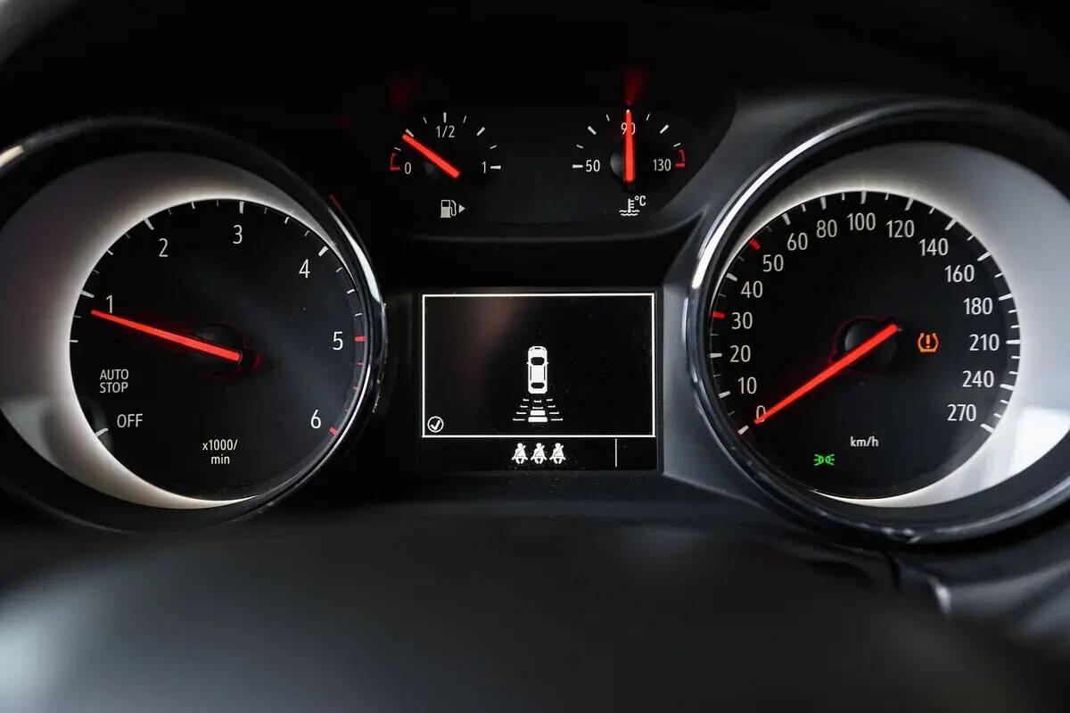 opel-astra-sport-tourer-2018-diesel-1598cc