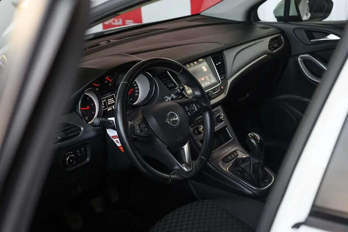 opel-astra-sport-tourer-2018-diesel-1598cc