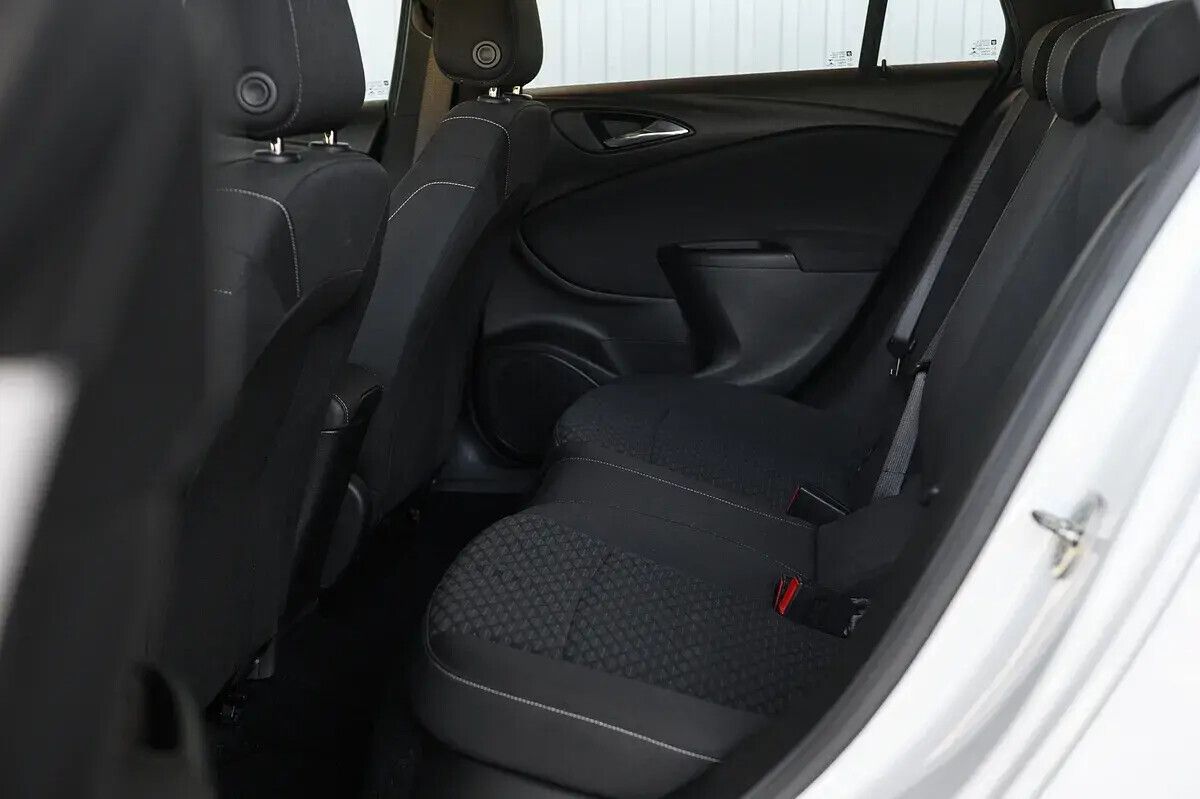 opel-astra-sport-tourer-2018-diesel-1598cc