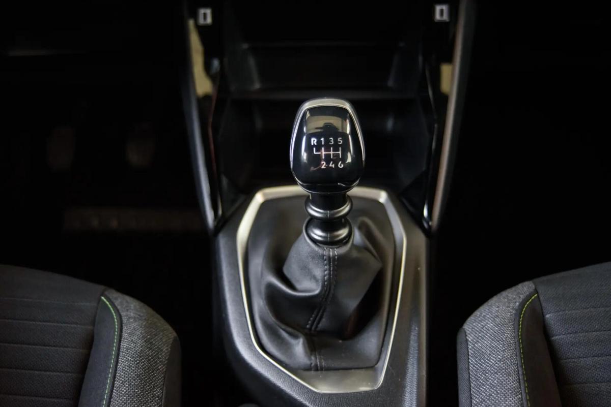 peugeot-2008-2024-gasolina-1199cc