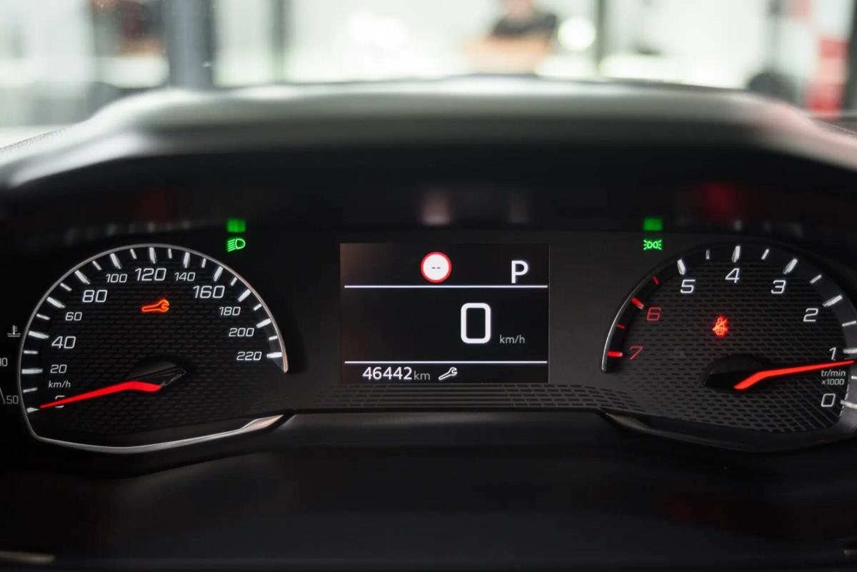 peugeot-2008-2023-gasolina-1199cc
