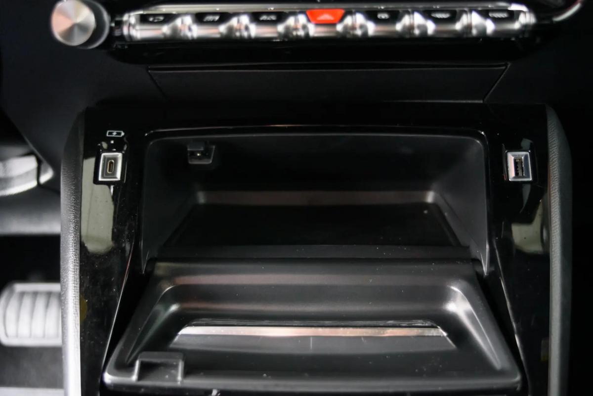 peugeot-2008-2023-gasolina-1199cc