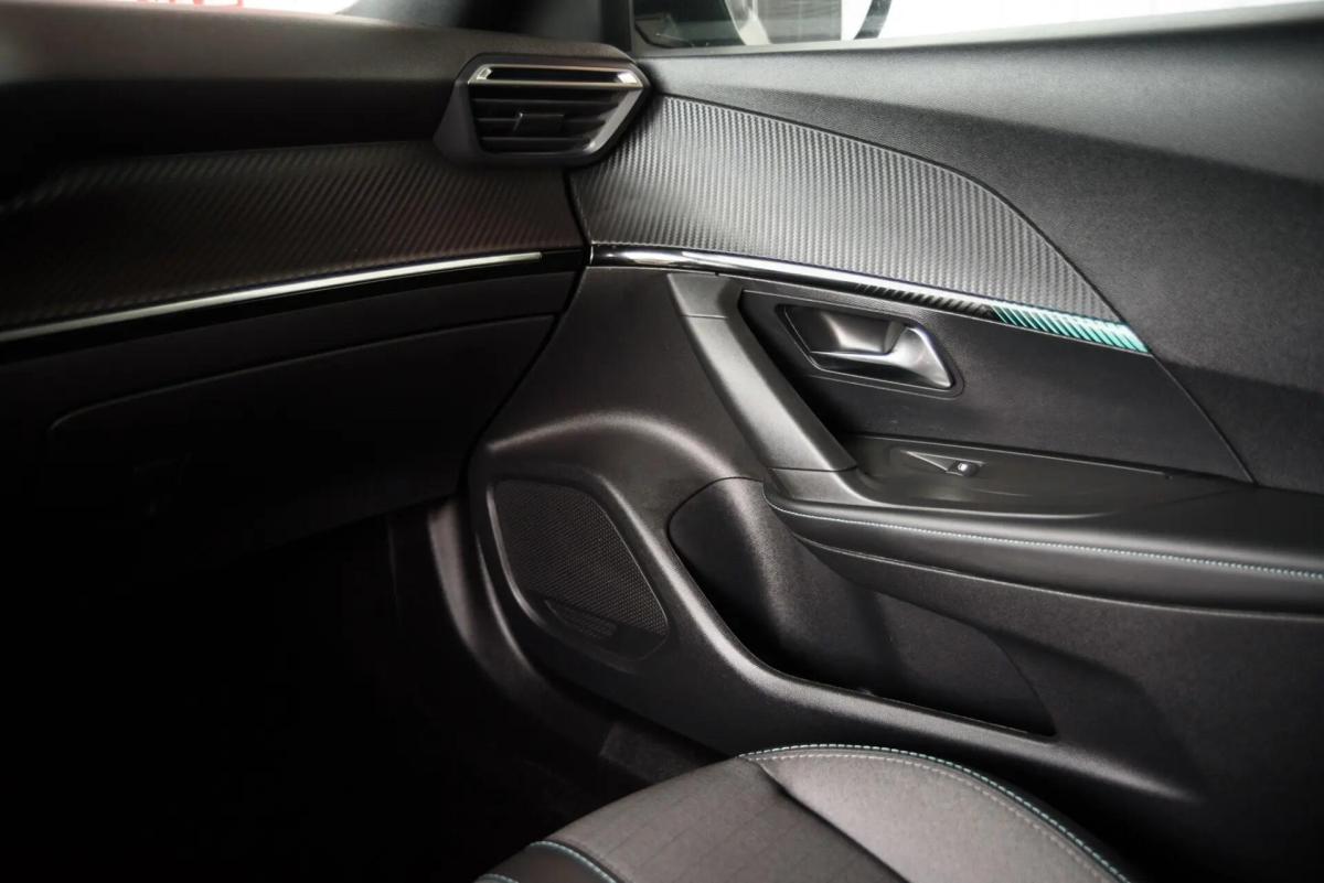 peugeot-2008-2023-gasolina-1199cc