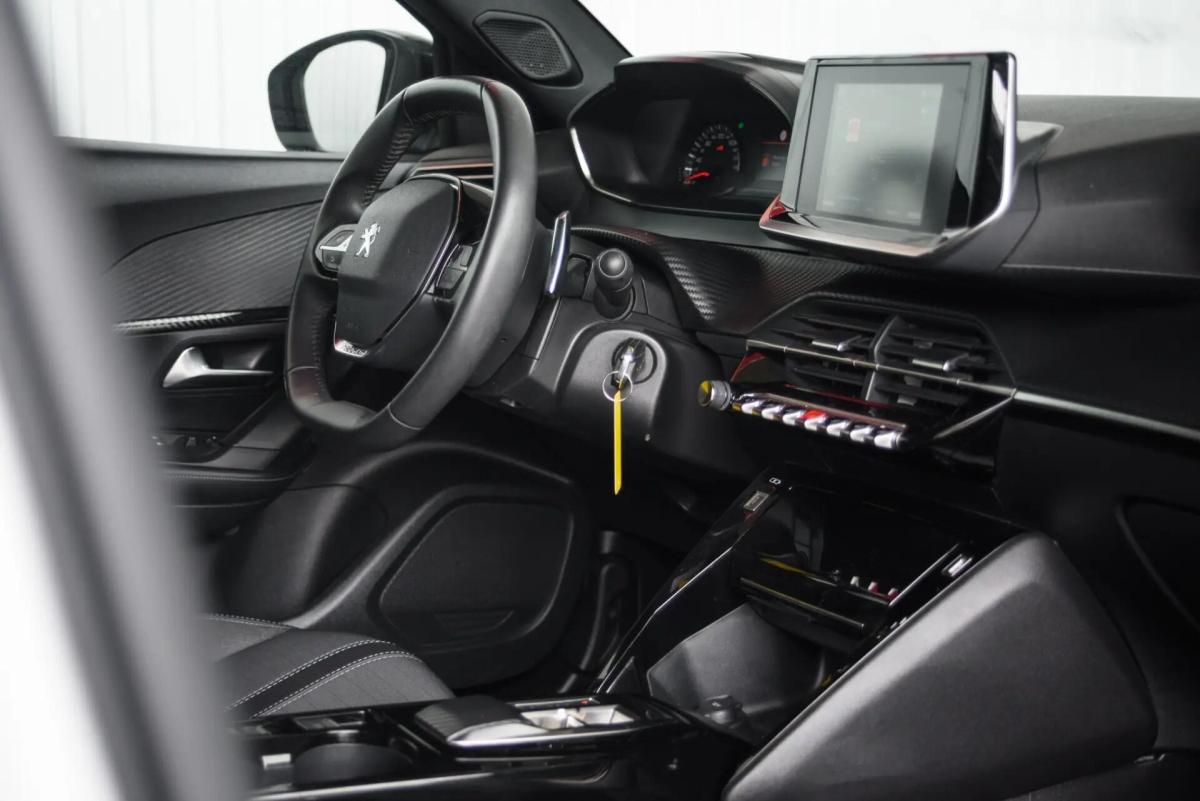 peugeot-2008-2023-gasolina-1199cc
