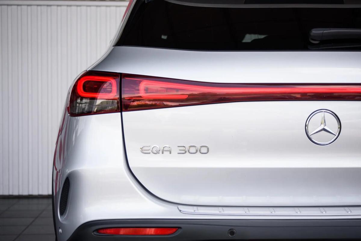 mercedes-benz-eqa-300-4matic-2022-eletrico-0cc