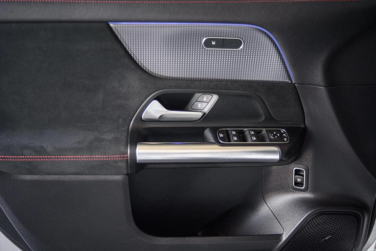 mercedes-benz-eqa-300-4matic-2022-eletrico-0cc