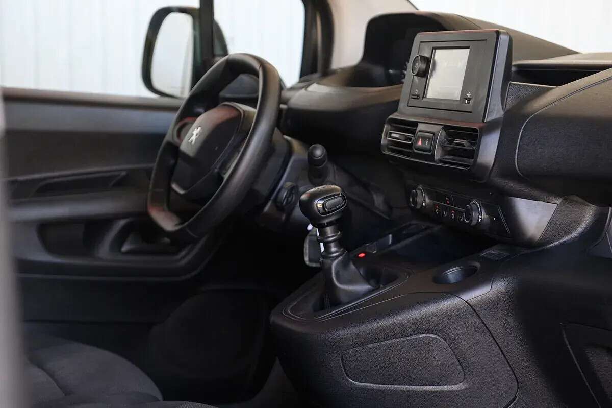 peugeot-partner-2023-diesel-1499cc