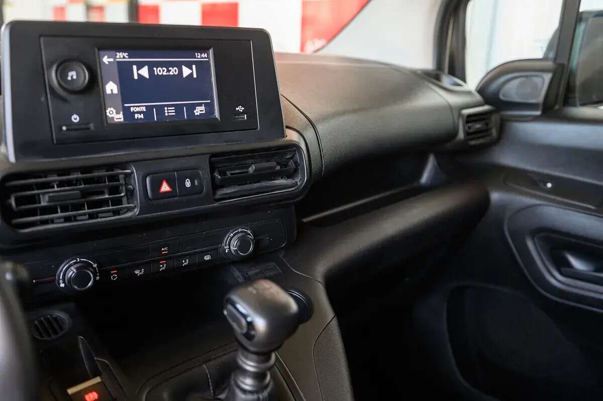 peugeot-partner-2023-diesel-1499cc