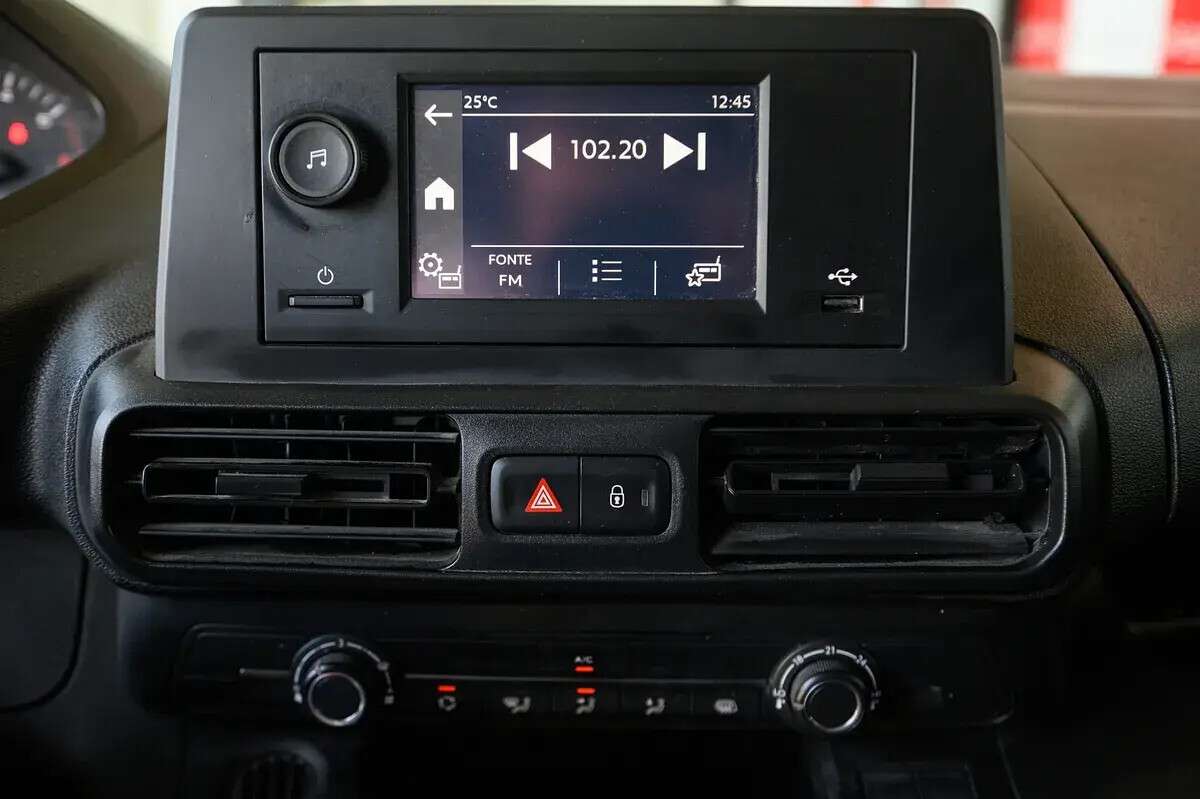 peugeot-partner-2023-diesel-1499cc